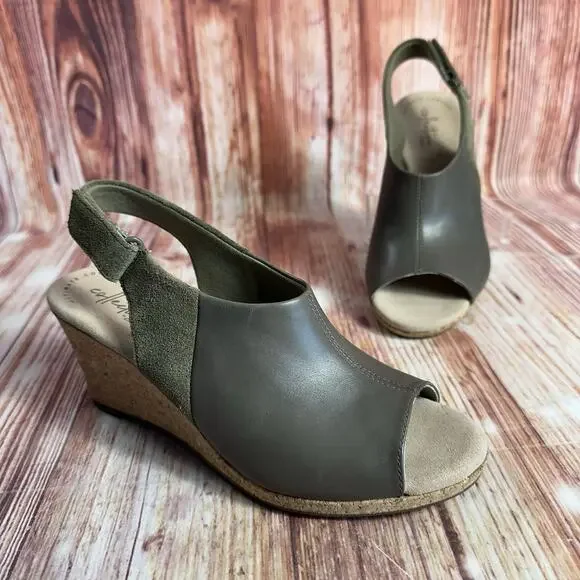 Clarks LAFLEY JOY Sz 7 Gray Leather Suede Cork Wedge Heel Sandals Open Toe Shoes - Picture 1 of 10